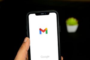 Écran d’ordinateur présentant une campagne de cold email automatisée en 2025.